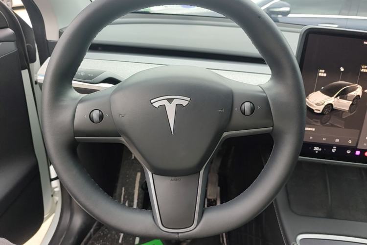 Used Tesla Model Y 2023 Rear-Wheel-Drive Version Steering Wheel