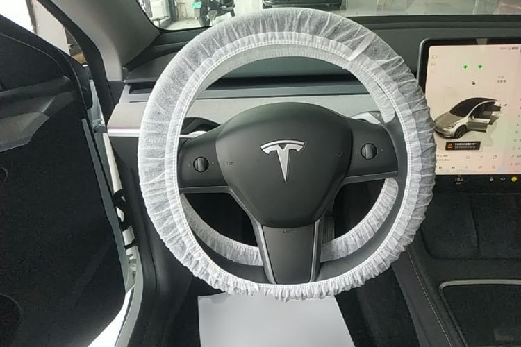 Used Tesla Model Y 2023 Long-Range All-Wheel-Drive Version Steering Wheel
