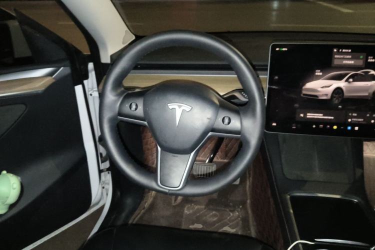 Used Tesla Model Y 2023 Long-Range All-Wheel-Drive Version Steering Wheel