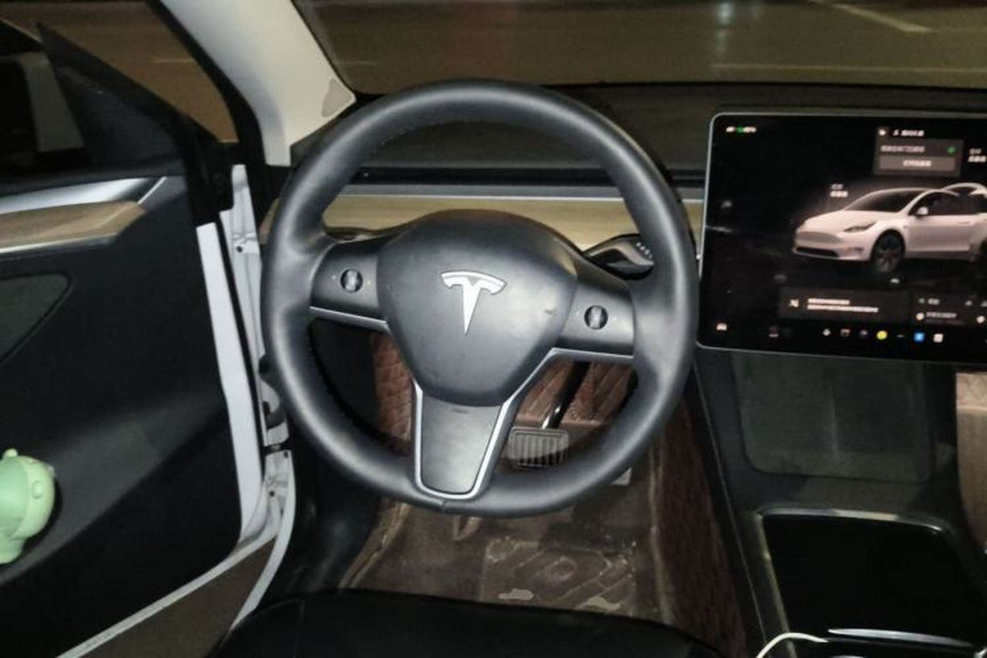 Used Tesla Model Y 2023 Long-Range All-Wheel-Drive Version Steering Wheel