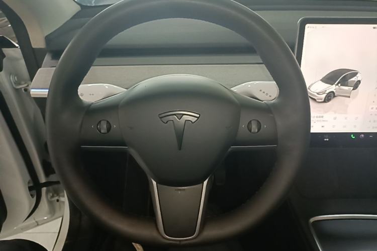 Used Tesla Model Y 2023 Long-Range All-Wheel-Drive Version Steering Wheel