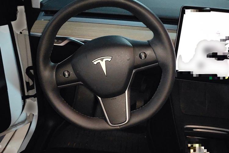 Used Tesla Model Y 2023 Long-Range All-Wheel-Drive Version Steering Wheel