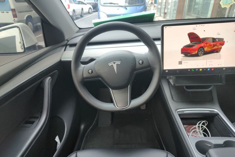 Used Tesla Model Y 2023 Long-Range All-Wheel-Drive Version Steering Wheel