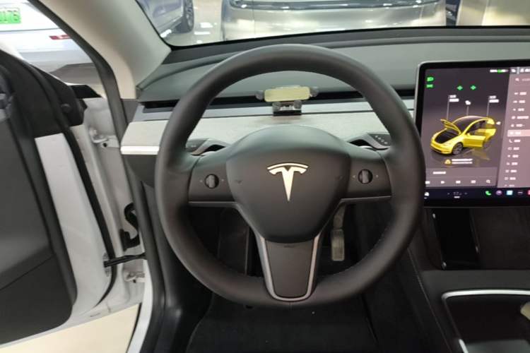 Used Tesla Model Y 2023 Long-Range All-Wheel-Drive Version Steering Wheel