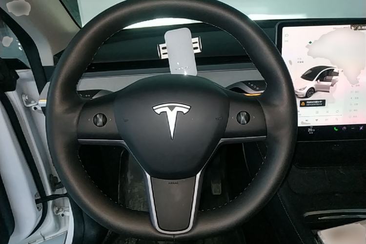 Used Tesla Model Y 2023 Long-Range All-Wheel-Drive Version Steering Wheel