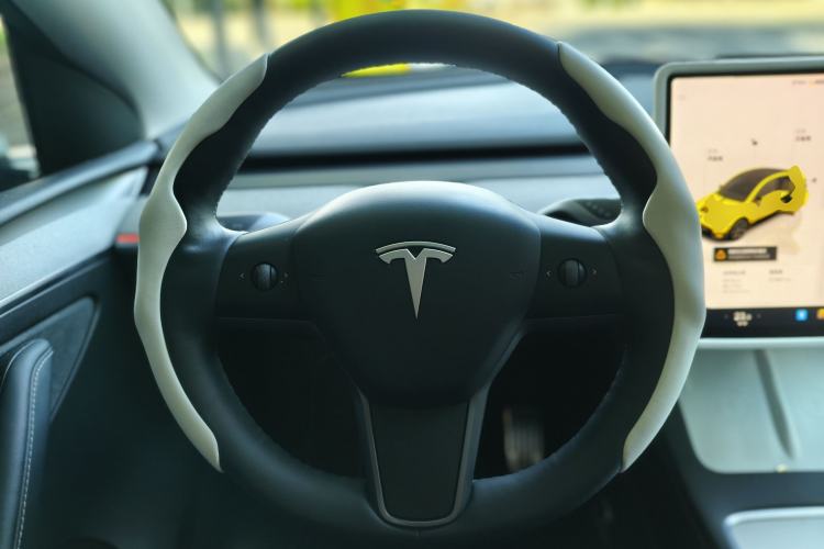 Used Tesla Model Y 2023 Rear-Wheel-Drive Version Steering Wheel