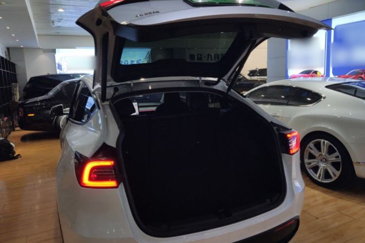 Used Tesla Model Y 2023 Rear-Wheel-Drive Version Trunk