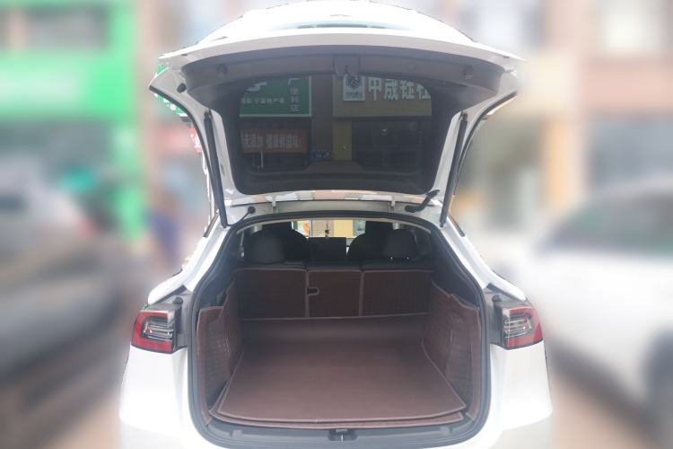 Used Tesla Model Y 2023 Long-Range All-Wheel-Drive Version Trunk