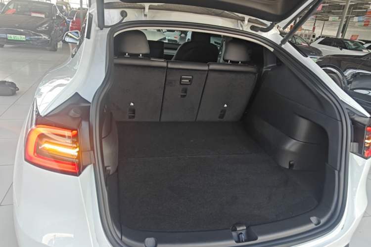 Used Tesla Model Y 2023 Rear-Wheel-Drive Version Trunk
