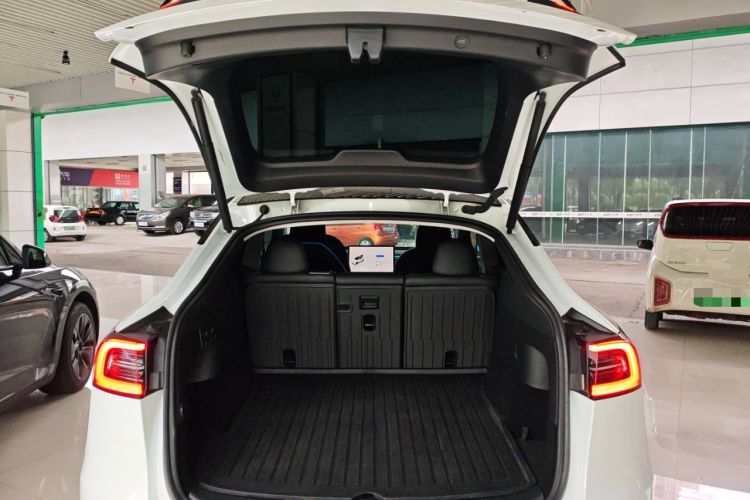 Used Tesla Model Y 2023 Rear-Wheel-Drive Version Trunk