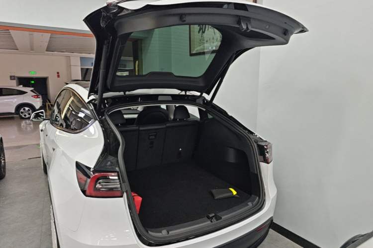 Used Tesla Model Y 2023 Rear-Wheel-Drive Version Trunk