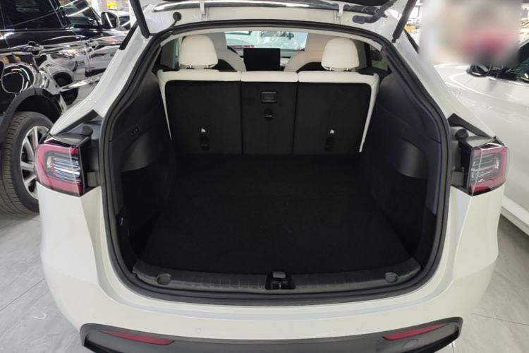 Used Tesla Model Y 2023 Long-Range All-Wheel-Drive Version Trunk