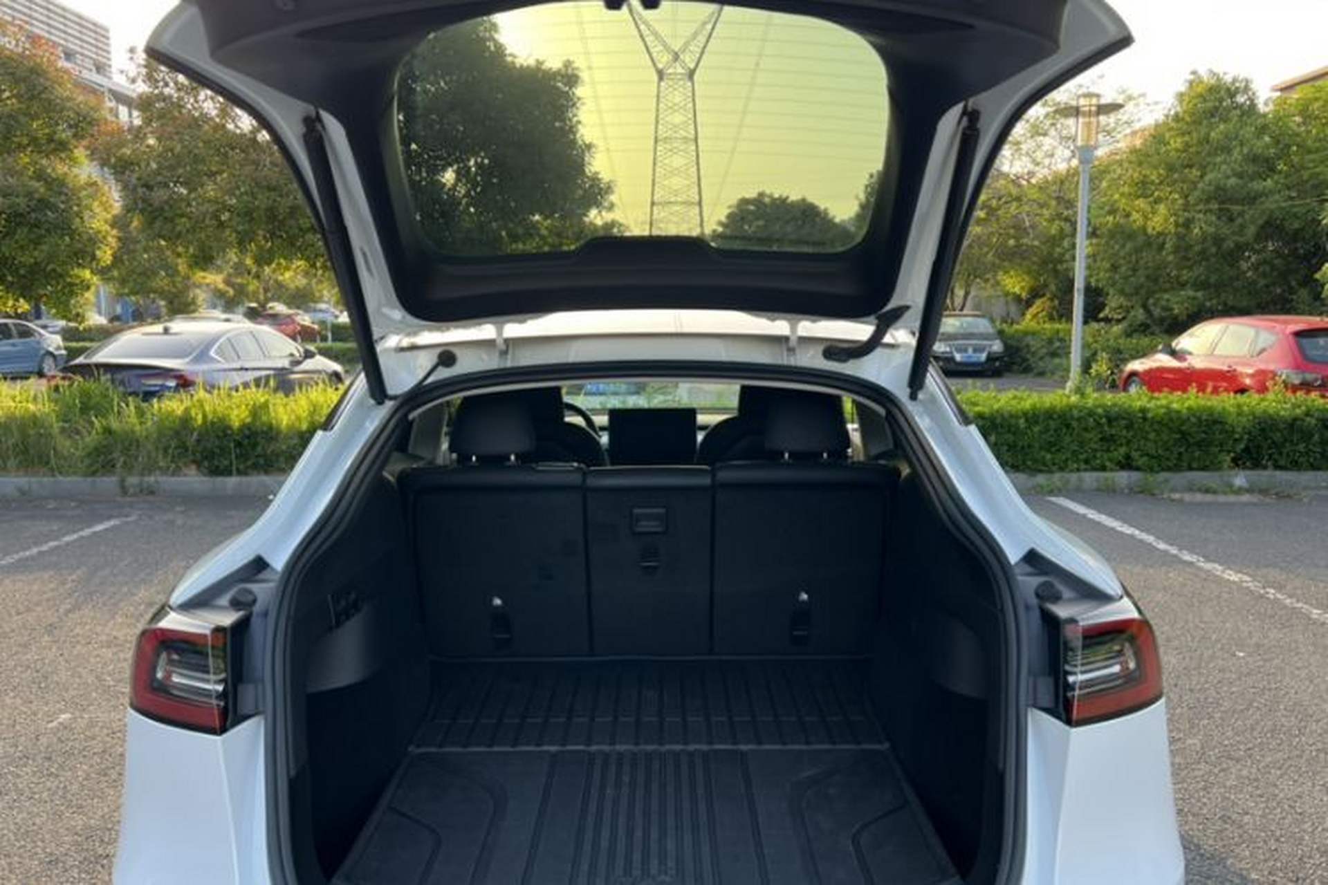 Used Tesla Model Y 2023 Rear-Wheel-Drive Version Trunk