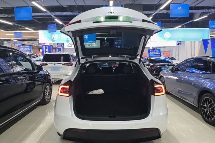 Used Tesla Model Y 2023 Rear-Wheel-Drive Version Trunk
