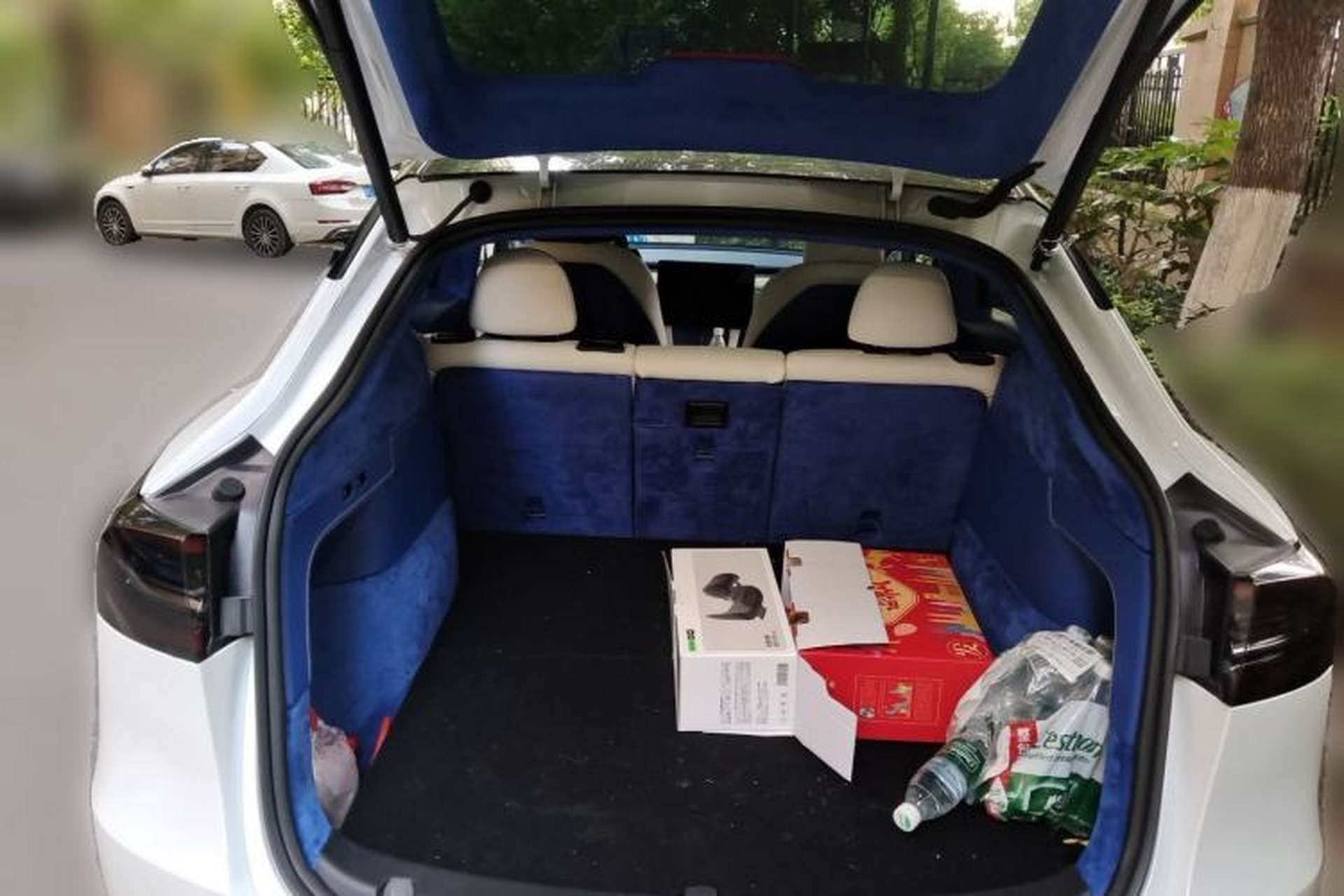 Used Tesla Model Y 2023 Rear-Wheel-Drive Version Trunk