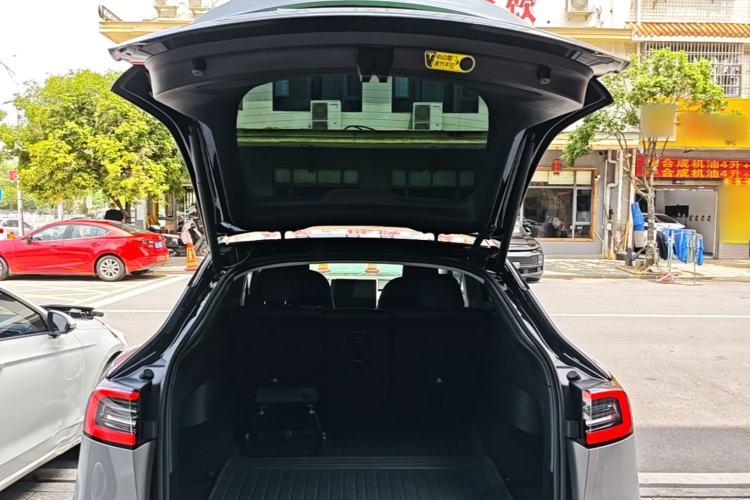 Used Tesla Model Y 2023 Rear-Wheel-Drive Version Trunk