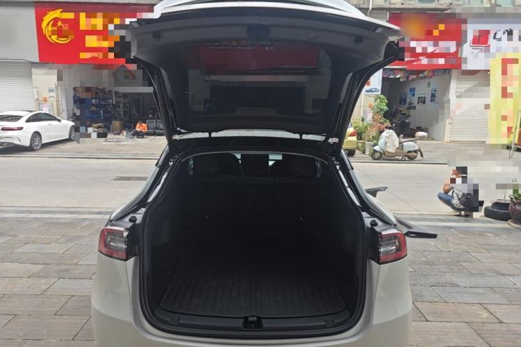 Used Tesla Model Y 2023 Rear-Wheel-Drive Version Trunk