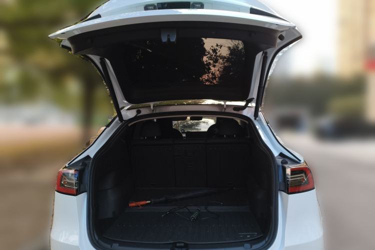 Used Tesla Model Y 2023 Rear-Wheel-Drive Version Trunk