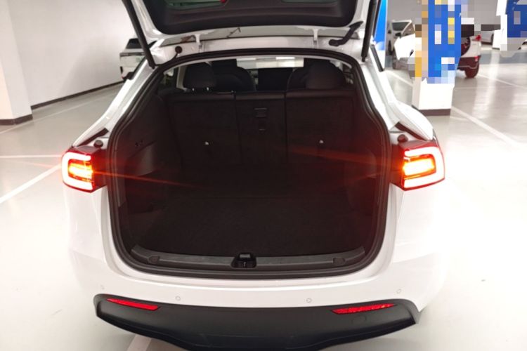 Used Tesla Model Y 2023 Long-Range All-Wheel-Drive Version Trunk