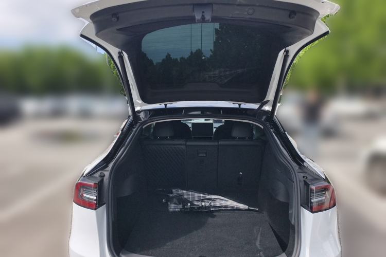 Used Tesla Model Y 2023 Long-Range All-Wheel-Drive Version Trunk