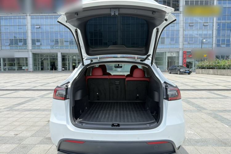 Used Tesla Model Y 2023 Long-Range All-Wheel-Drive Version Trunk