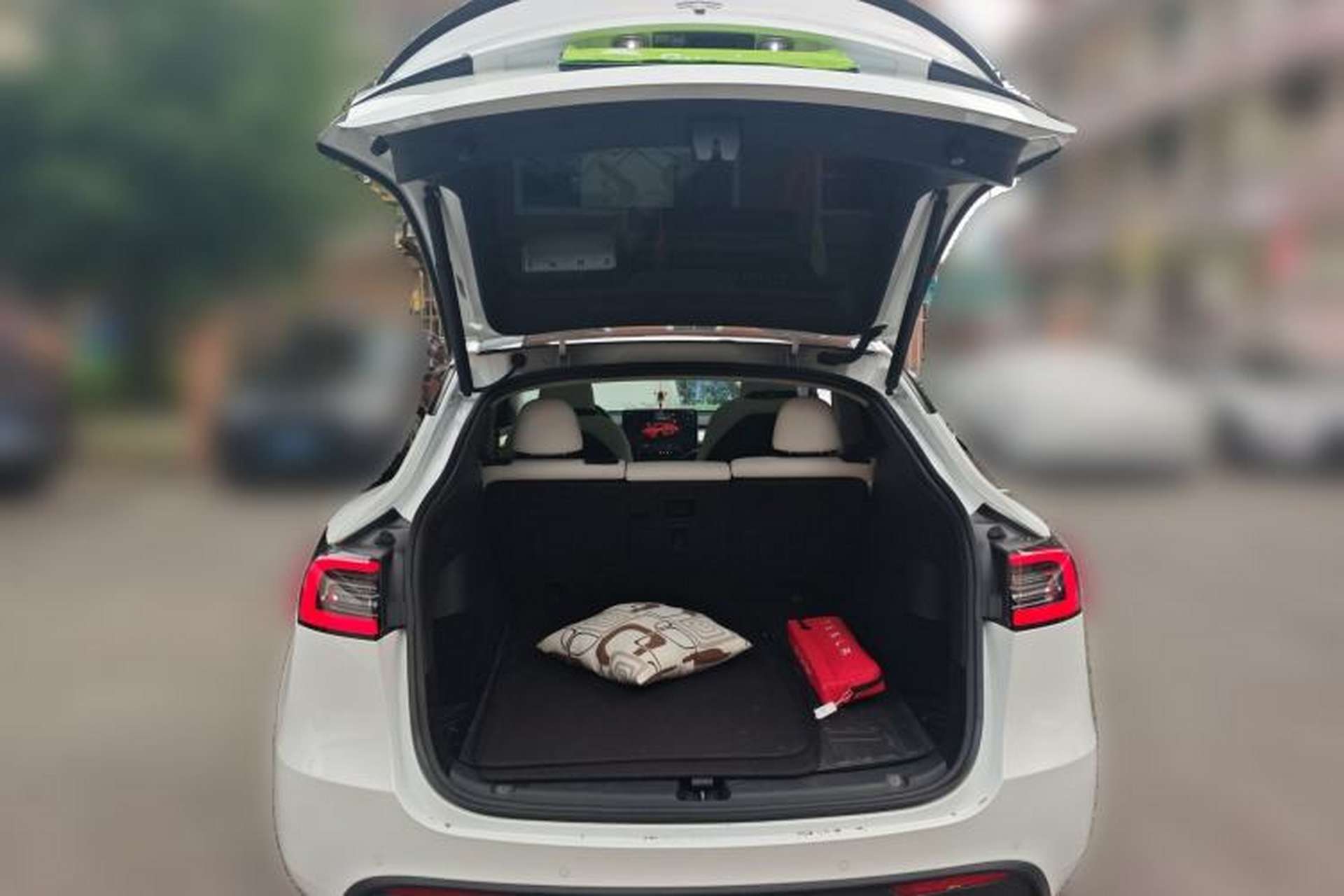 Used Tesla Model Y 2023 High-Performance All-Wheel-Drive Version Trunk