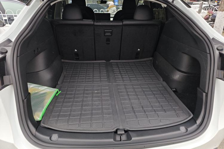 Used Tesla Model Y 2023 Long-Range All-Wheel-Drive Version Trunk