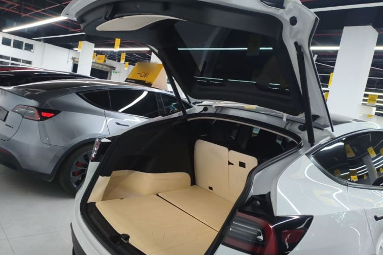 Used Tesla Model Y 2023 Rear-Wheel-Drive Version Trunk