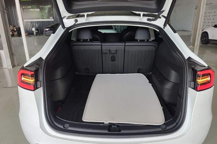 Used Tesla Model Y 2023 Rear-Wheel-Drive Version Trunk