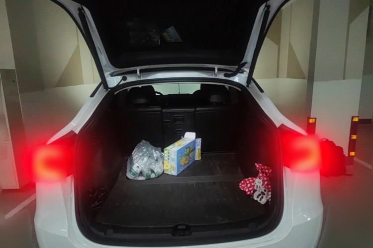 Used Tesla Model Y 2023 Long-Range All-Wheel-Drive Version Trunk
