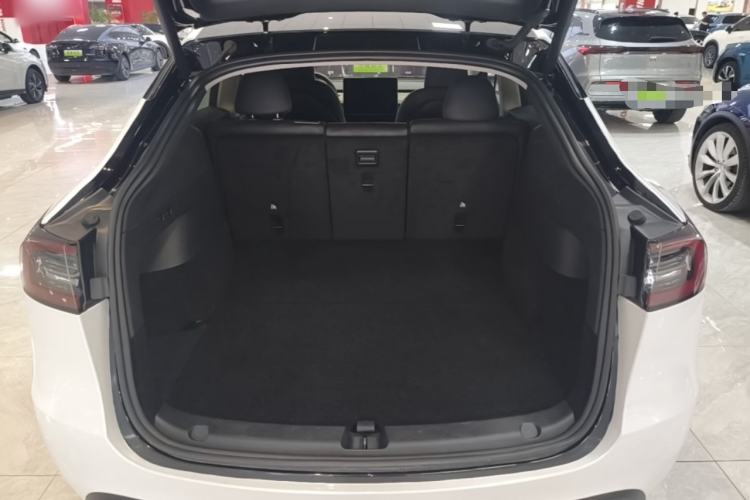 Used Tesla Model Y 2023 Rear-Wheel-Drive Version Trunk