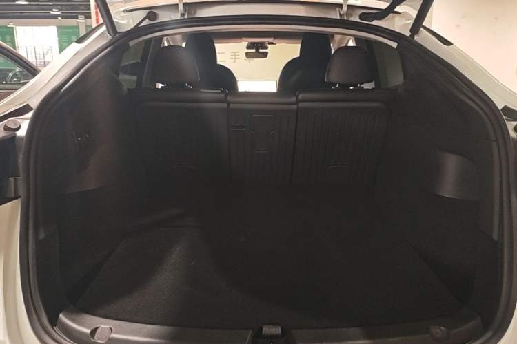 Used Tesla Model Y 2023 Long-Range All-Wheel-Drive Version Trunk