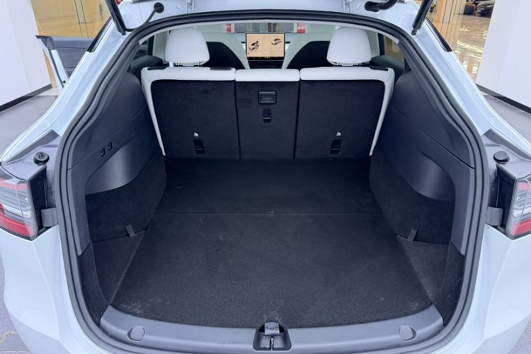 Used Tesla Model Y 2023 Rear-Wheel-Drive Version Trunk