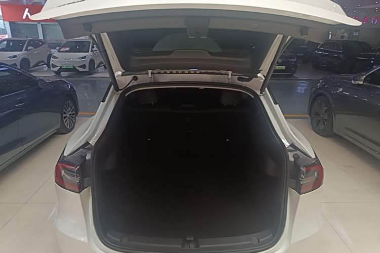 Used Tesla Model Y 2023 Long-Range All-Wheel-Drive Version Trunk