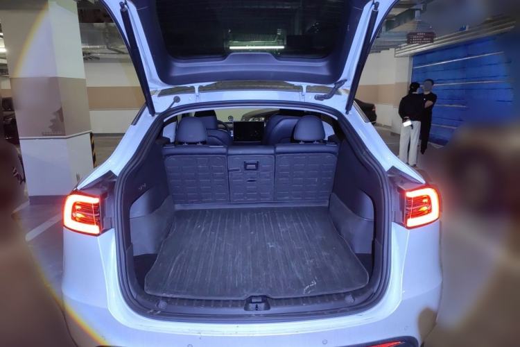 Used Tesla Model Y 2023 Long-Range All-Wheel-Drive Version Trunk