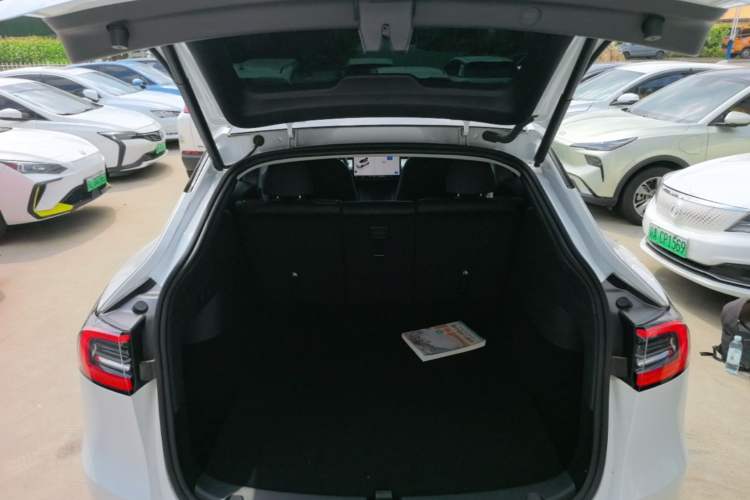 Used Tesla Model Y 2023 Rear-Wheel-Drive Version Trunk