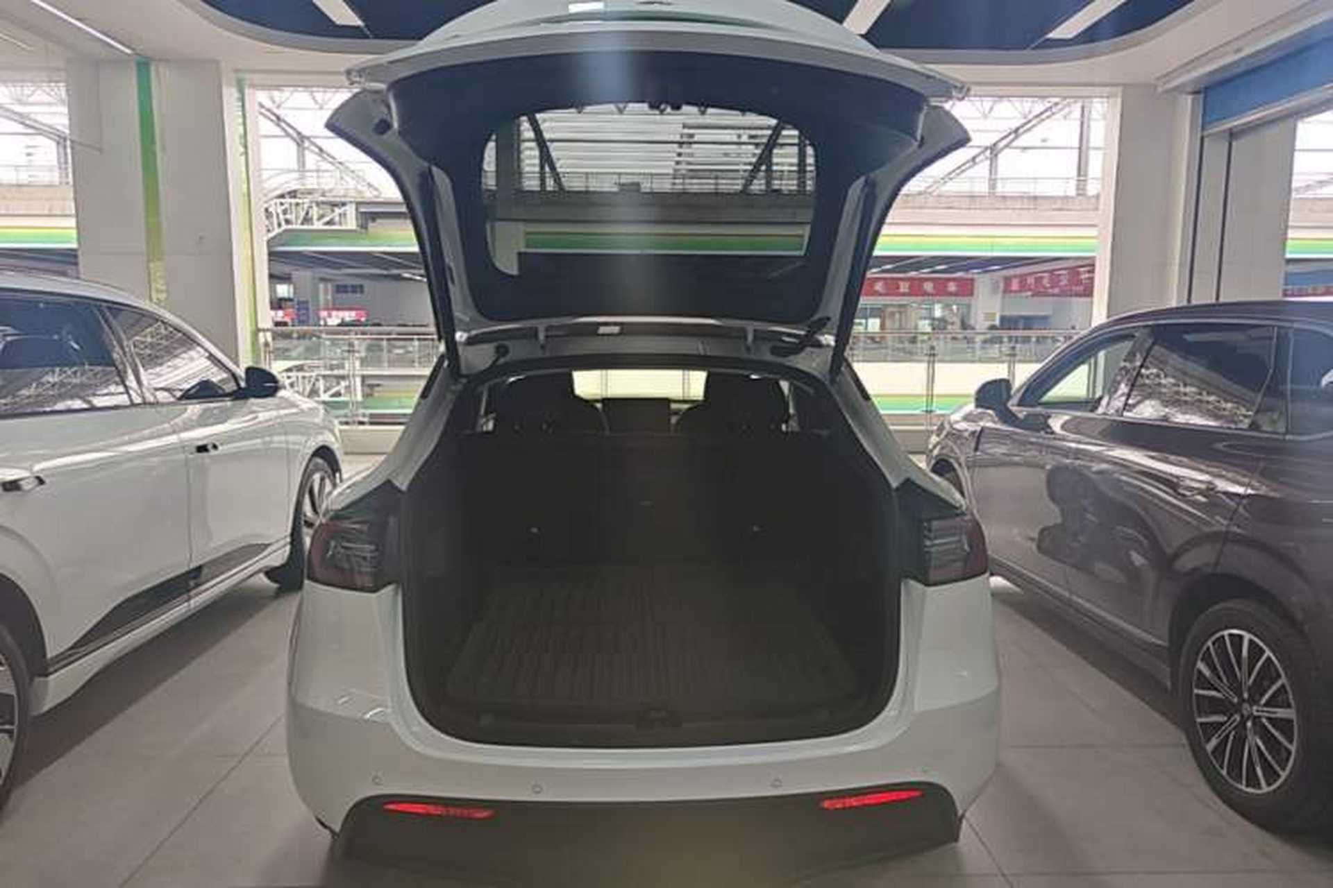 Used Tesla Model Y 2023 Rear-Wheel-Drive Version Trunk