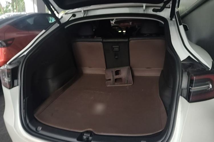 Used Tesla Model Y 2023 Long-Range All-Wheel-Drive Version Trunk