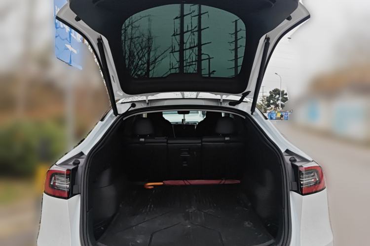 Used Tesla Model Y 2023 Rear-Wheel-Drive Version Trunk
