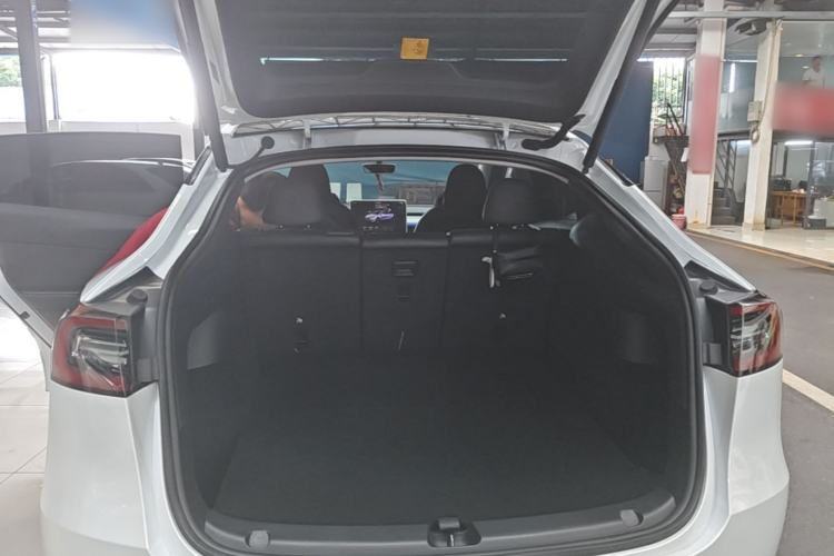 Used Tesla Model Y 2023 Rear-Wheel-Drive Version Trunk