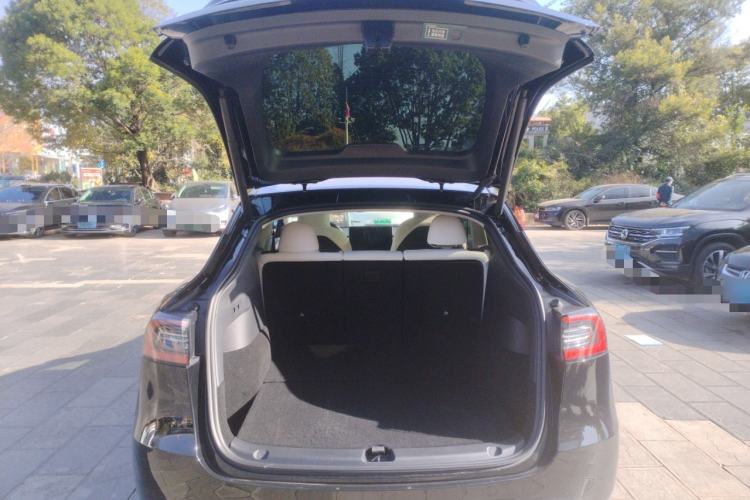 Used Tesla Model Y 2023 Rear-Wheel-Drive Version Trunk