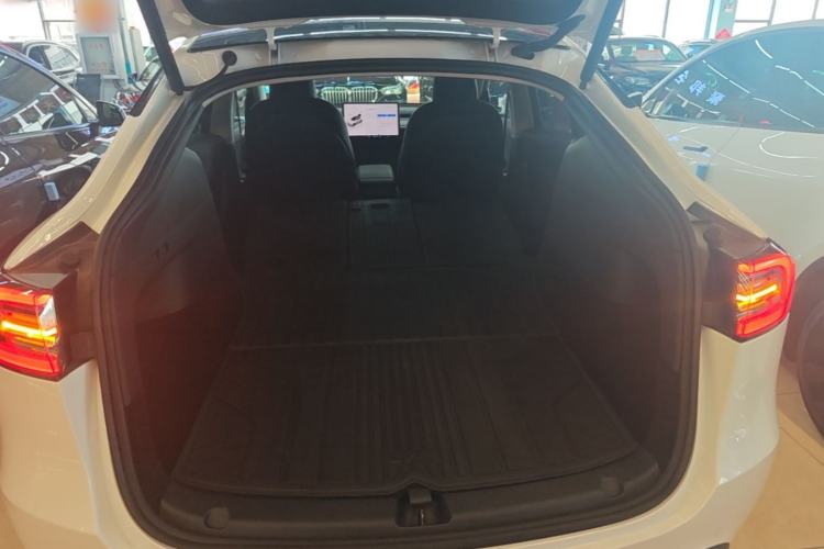 Used Tesla Model Y 2023 Long-Range All-Wheel-Drive Version Trunk