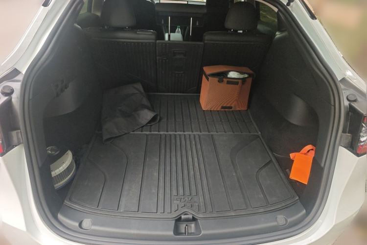 Used Tesla Model Y 2023 Long-Range All-Wheel-Drive Version Trunk