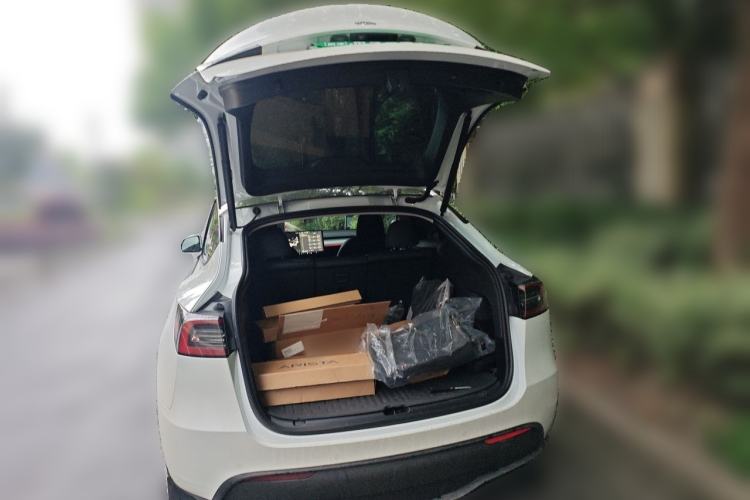 Used Tesla Model Y 2023 Long-Range All-Wheel-Drive Version Trunk