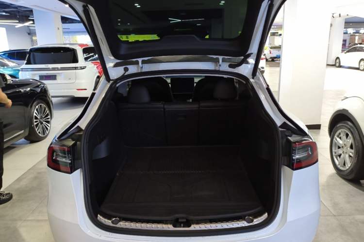 Used Tesla Model Y 2023 Long-Range All-Wheel-Drive Version Trunk