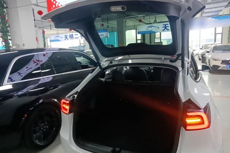 Used Tesla Model Y 2023 Long-Range All-Wheel-Drive Version Trunk