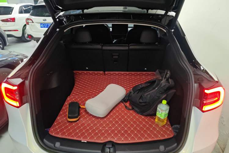 Used Tesla Model Y 2023 Rear-Wheel-Drive Version Trunk