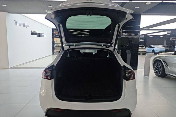 Used Tesla Model Y 2023 Rear-Wheel-Drive Version Trunk