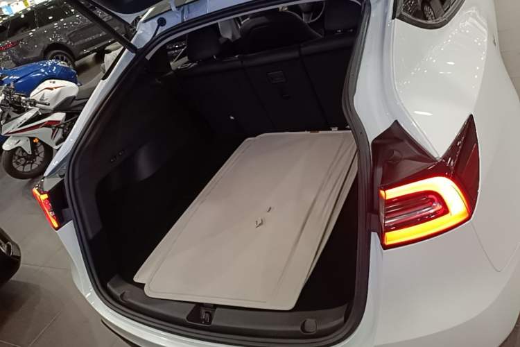 Used Tesla Model Y 2023 High-Performance All-Wheel-Drive Version Trunk