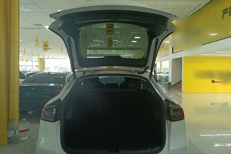 Used Tesla Model Y 2023 Long-Range All-Wheel-Drive Version Trunk